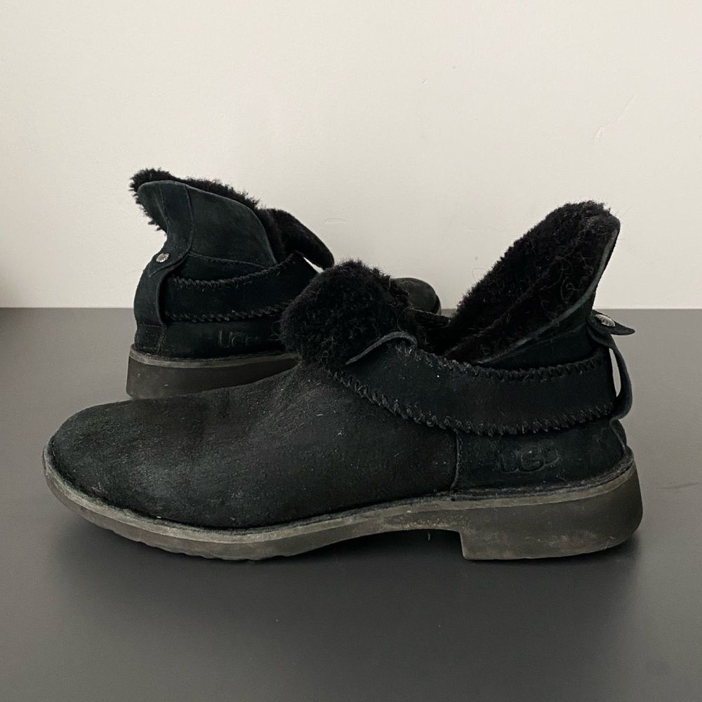 UGG McKay ankle boots 9 black suede genuine shearling lining wool insole Boho